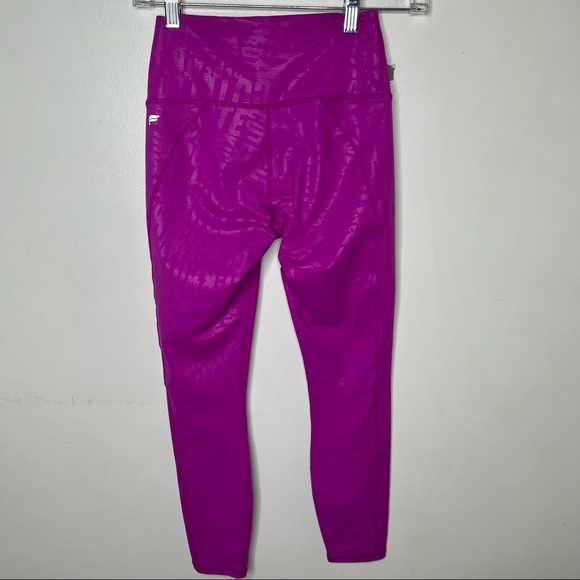 FABLETICS Kick Butt Fiesta Define High-Waisted 7/8 Barbiecore Legging - Picture 14 of 15